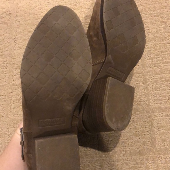 Boots - Picture 4 of 5